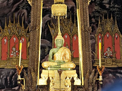 476px-Emerald_Buddha,_August_2012,_Bangkok_(cropped)